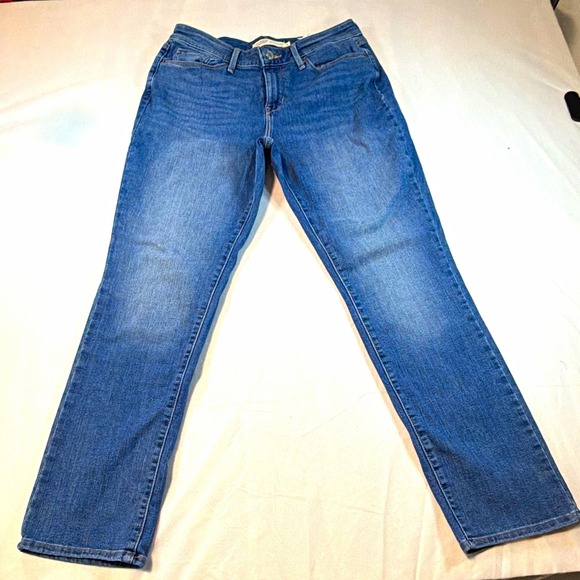 Levi Strauss Signature Denim - Levi Strauss Signature Women's 8 Mid-Rise Straight Stretch Medium Wash Classic